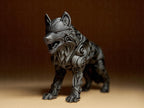 Designer Wolf Sculpture | Schwarze Wolfsfigur Ornament-Struktur | 3D-gedruckte Skulptur | 29Flo Black Series | Symbol für Stärke & Freiheit Fehn-factory.de