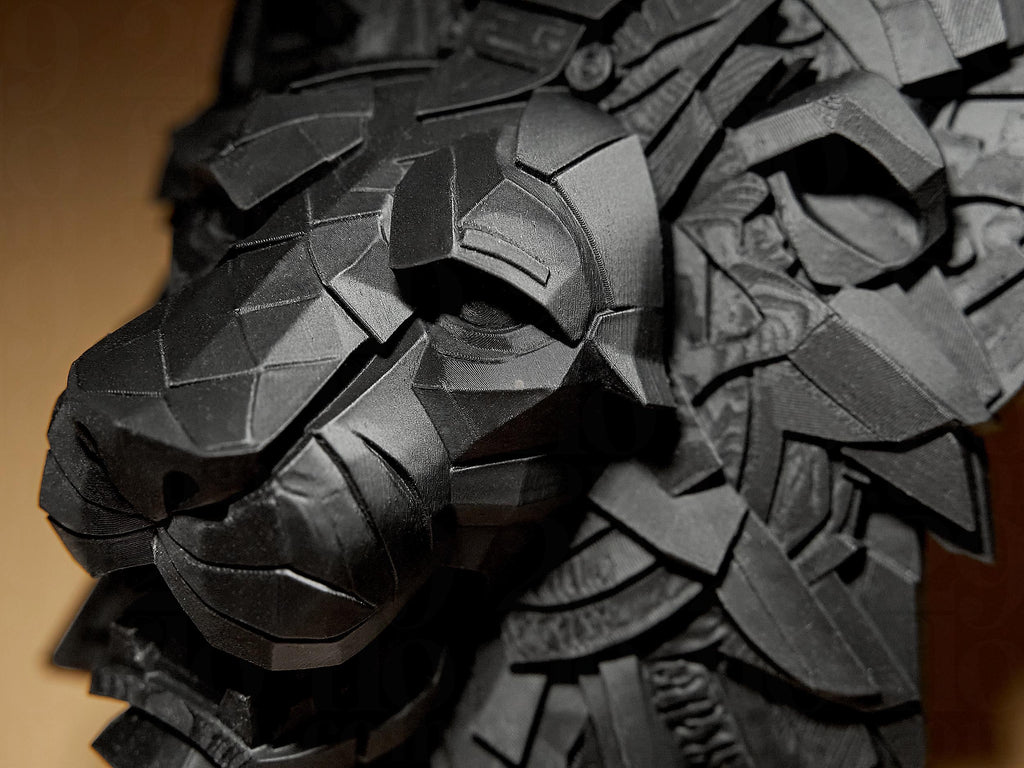 Lion Relief Exclusive | Schwarzes 3D Löwenrelief | Wanddekoration | 29Flo Black Series | Modernes geometrisches Design Fehn-factory.de