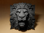 Lion Relief Exclusive | Schwarzes 3D Löwenrelief | Wanddekoration | 29Flo Black Series | Modernes geometrisches Design Fehn-factory.de