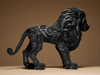 Designer Lion Sculpture | Schwarze Löwenfigur im modernen Stil | 3D-gedruckte Kunstskulptur mit Ornamentstruktur Fehn-factory.de