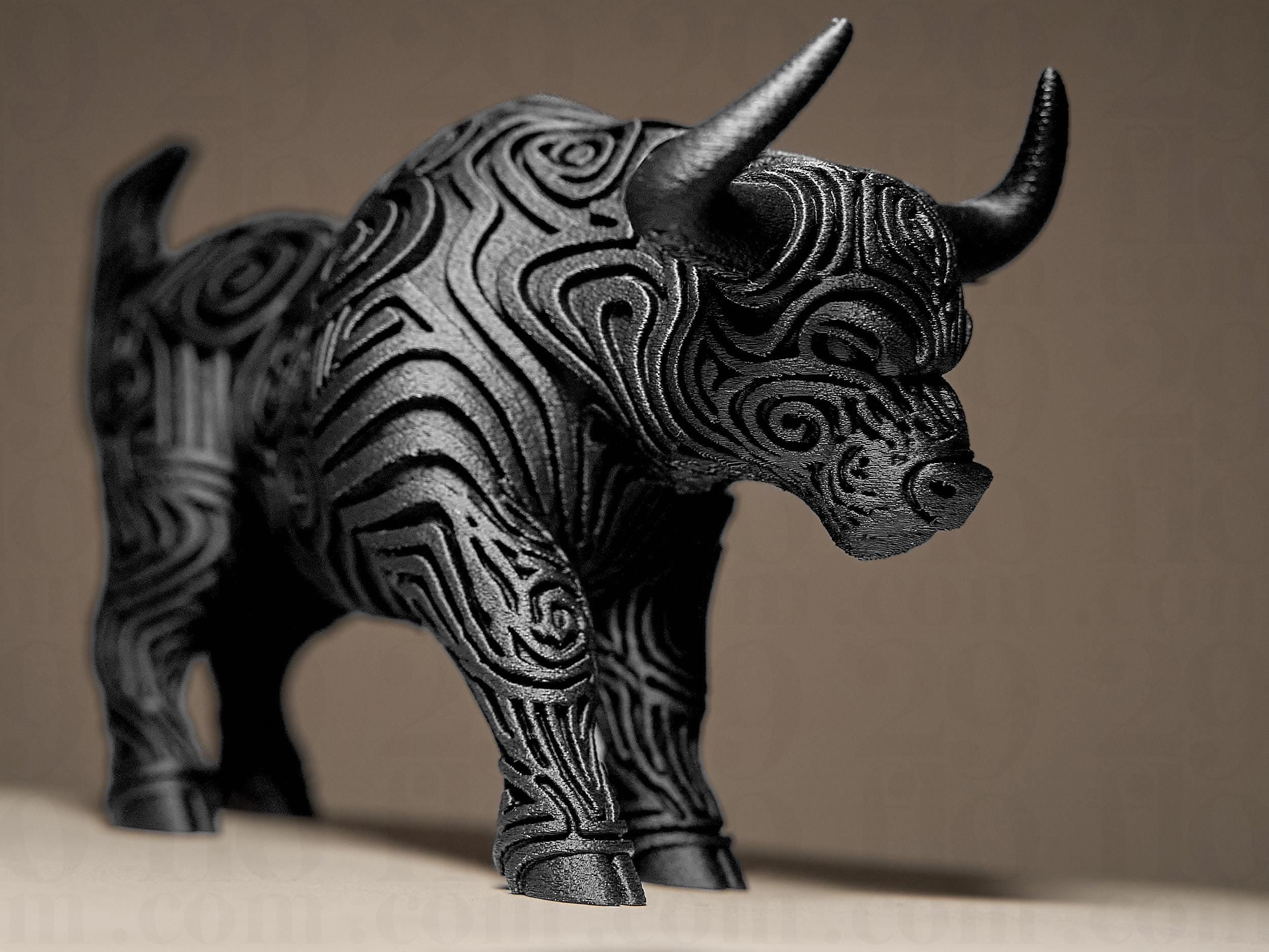 Designer Bull Sculpture | Schwarzer Stier im modernen Stil | 3D-gedruckte Kunstskulptur mit Ornamentstruktur Fehn-factory.de