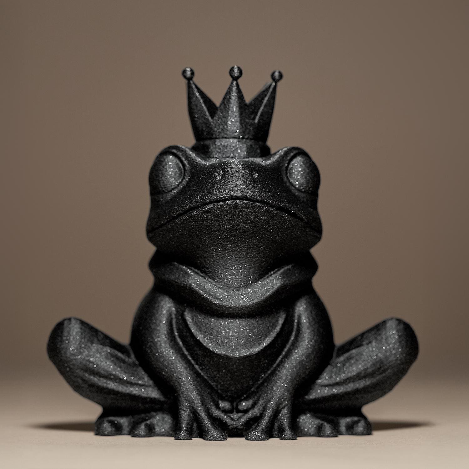 Frog in a Crown Decor Figurine | Schwarzer Froschkönig | Moderne Tierfigur mit Krone Fehn-factory.de