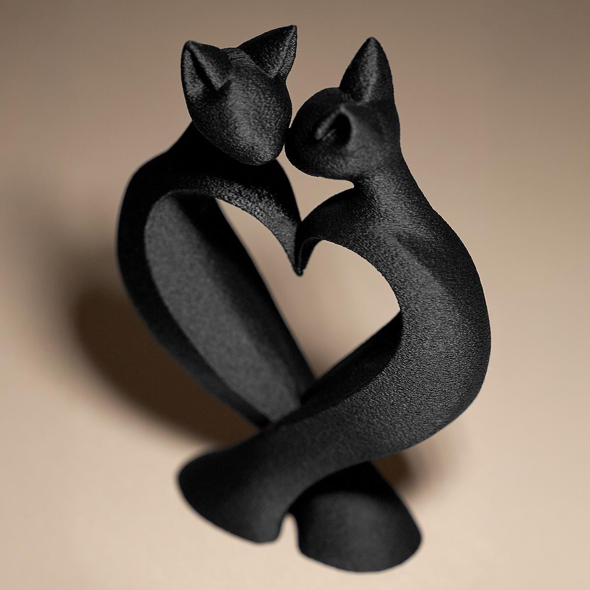 Cat's Love Statue | Katzen Herz Skulptur | Abstrakte Liebe Deko | Dark Art Kollektion