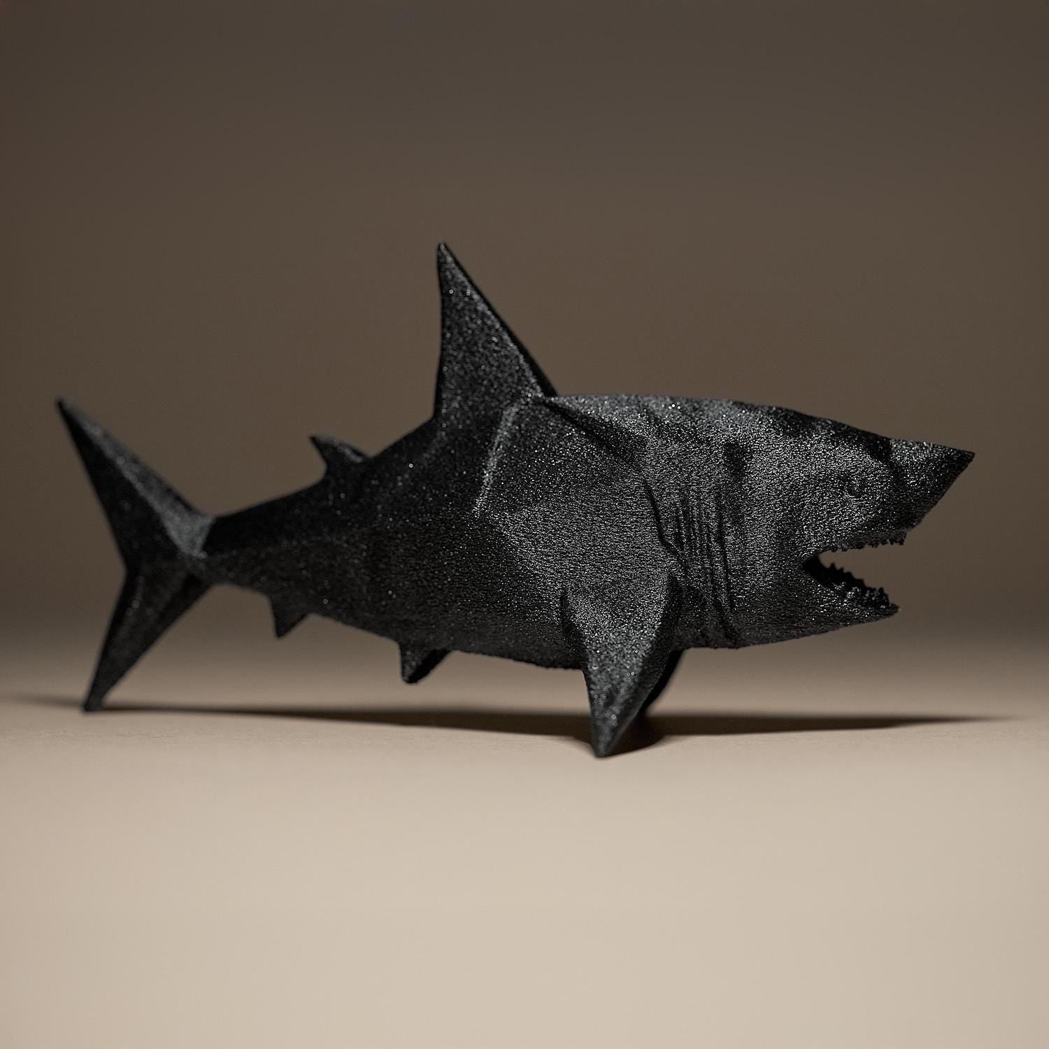 Shark Figurine Decor | Schwarzer Hai Skulptur | Moderne Deko Figur | Dark Art Kollektion