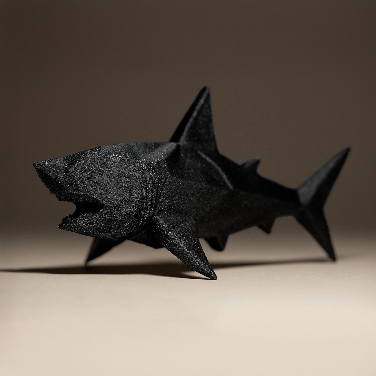 Shark Figurine Decor | Schwarzer Hai Skulptur | Moderne Deko Figur | Dark Art Kollektion