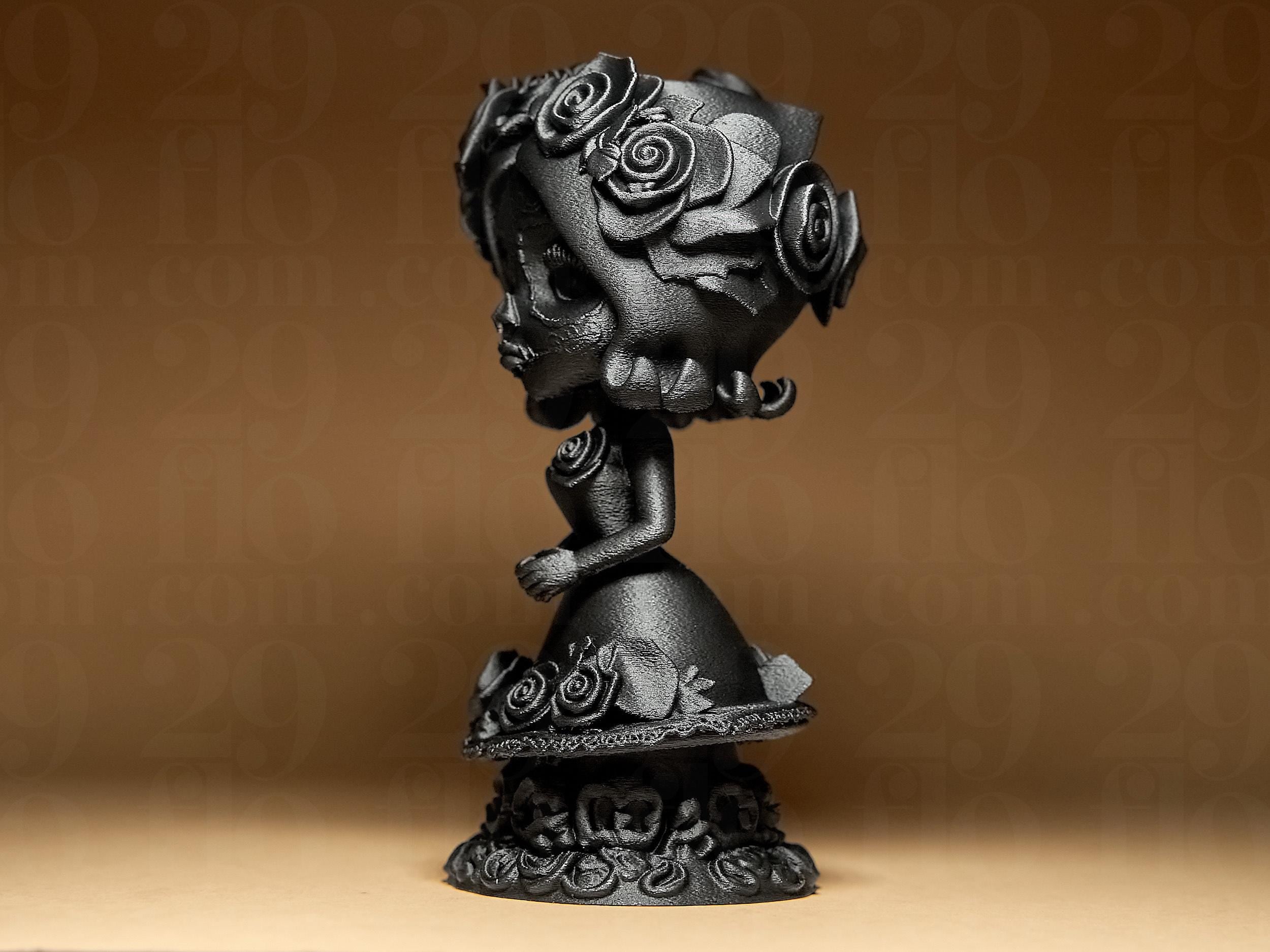 Dia de los Muertos Doll – elegante Totentags Figur mit Rosen – mystische Deko für Halloween & Sammler Fehn-factory.de