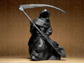 Geometric Grim Reaper – moderne Sensenmann Figur für Halloween & Gothic Deko Fehn-factory.de