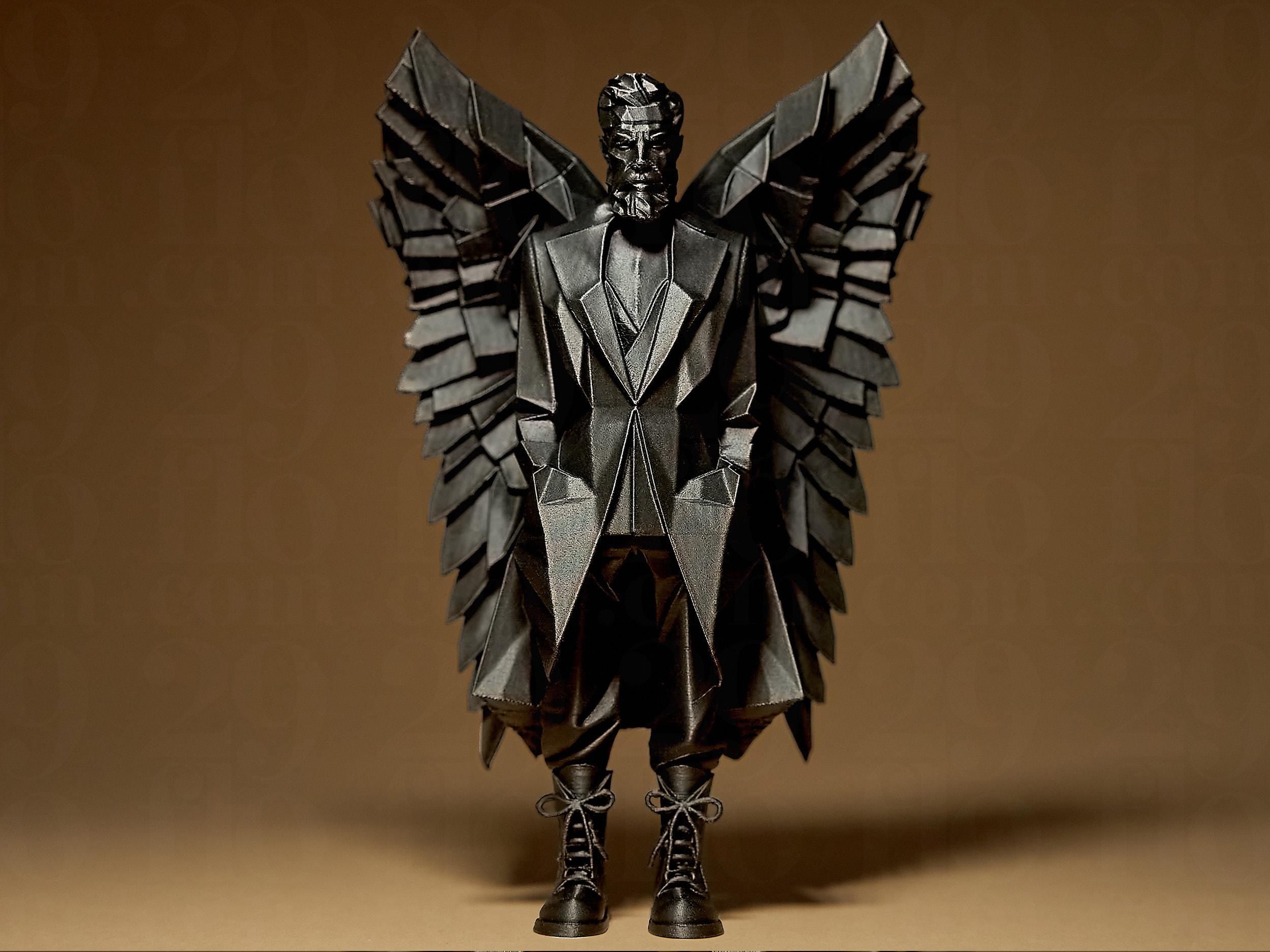 Modern Angel Sculpture | Schwarze Engelsfigur im Anzug | 3D-gedruckte Skulptur im geometrischen Design Fehn-factory.de