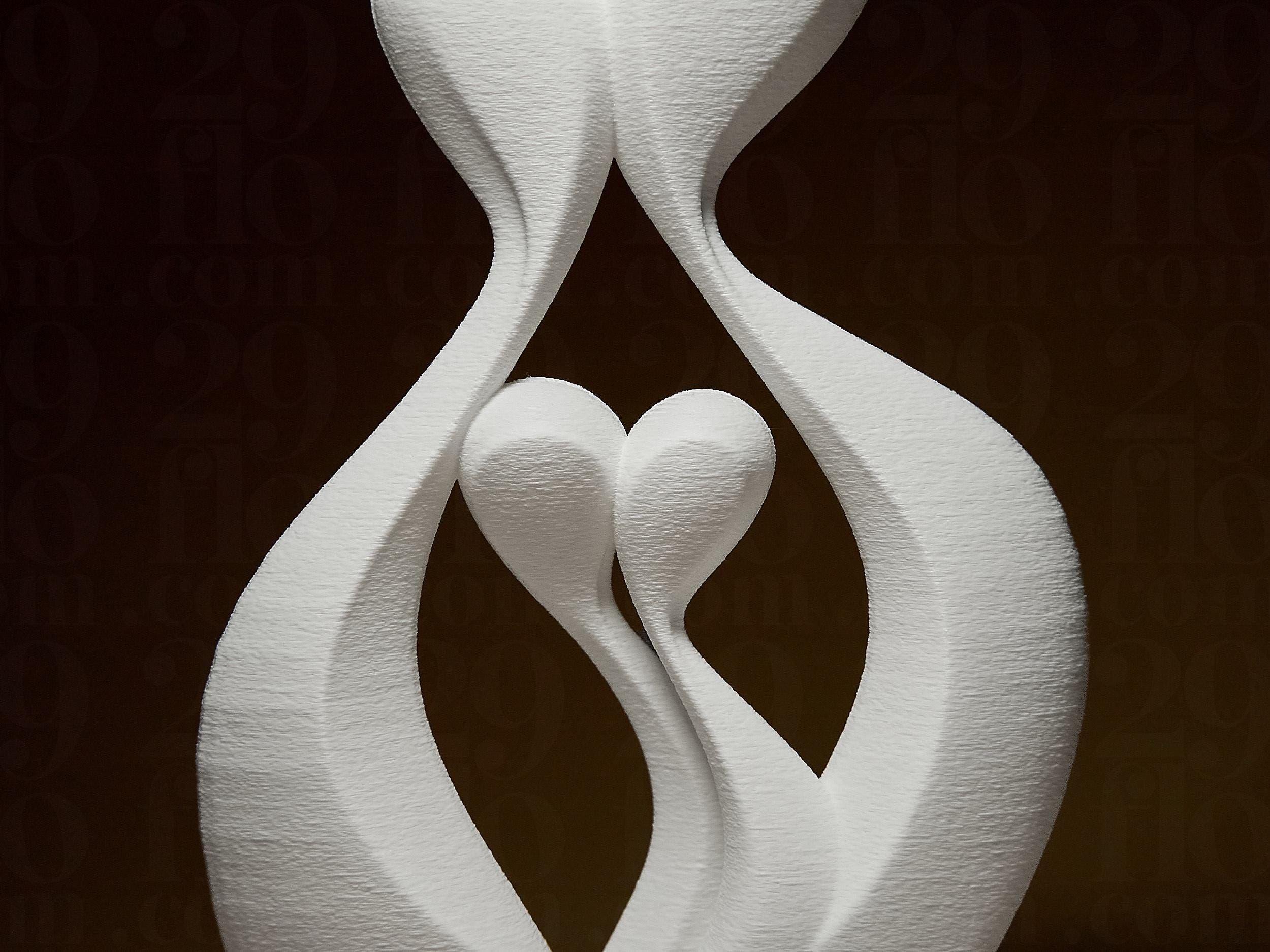 Abstract Family Sculpture | Moderne Familienfigur mit Herz | Minimalistische Deko Skulptur in Weiß Fehn-factory.de