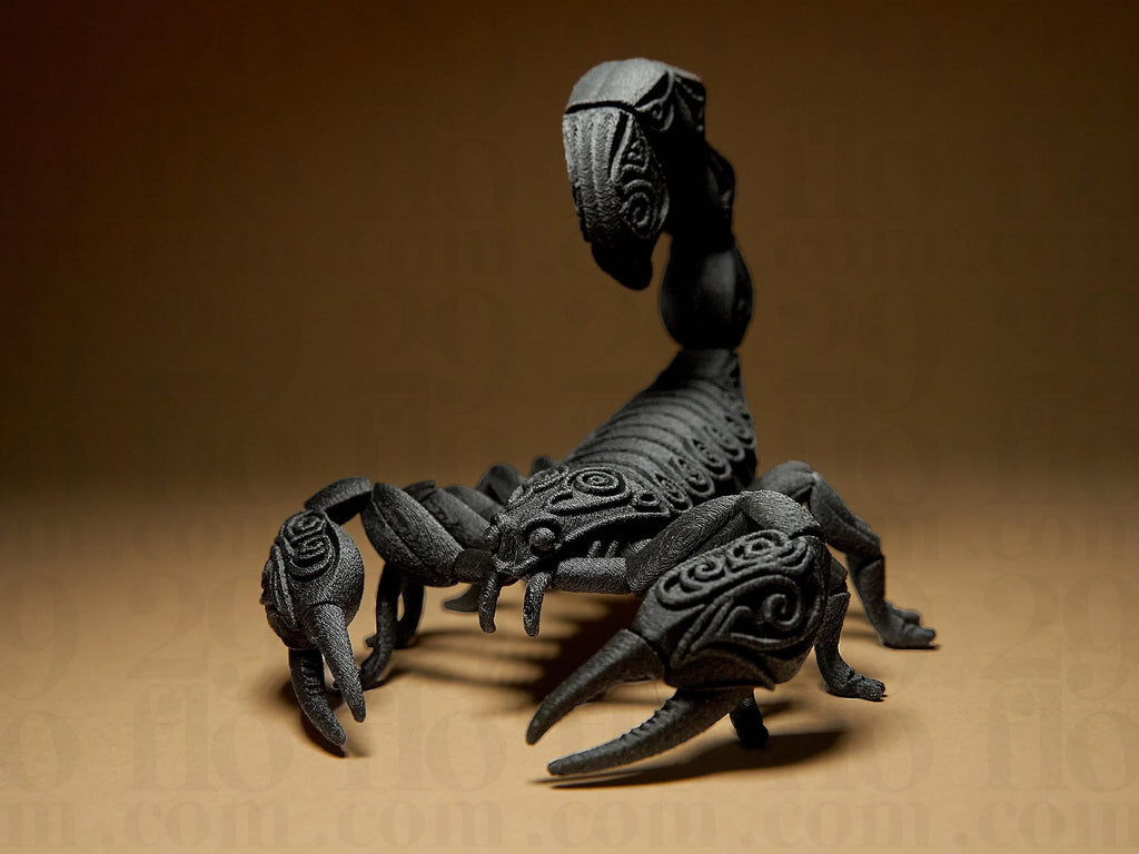 Designer Scorpion Sculpture | Schwarze Skorpionfigur im modernen 3D-Design | Dekorative Skulptur mit Ornamentstruktur Fehn-factory.de