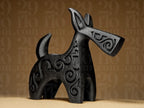 Abstract Dog Sculpture #1 | Schwarze 3D-gedruckte Designfigur | Moderner Hund aus der Black Series Fehn-factory.de