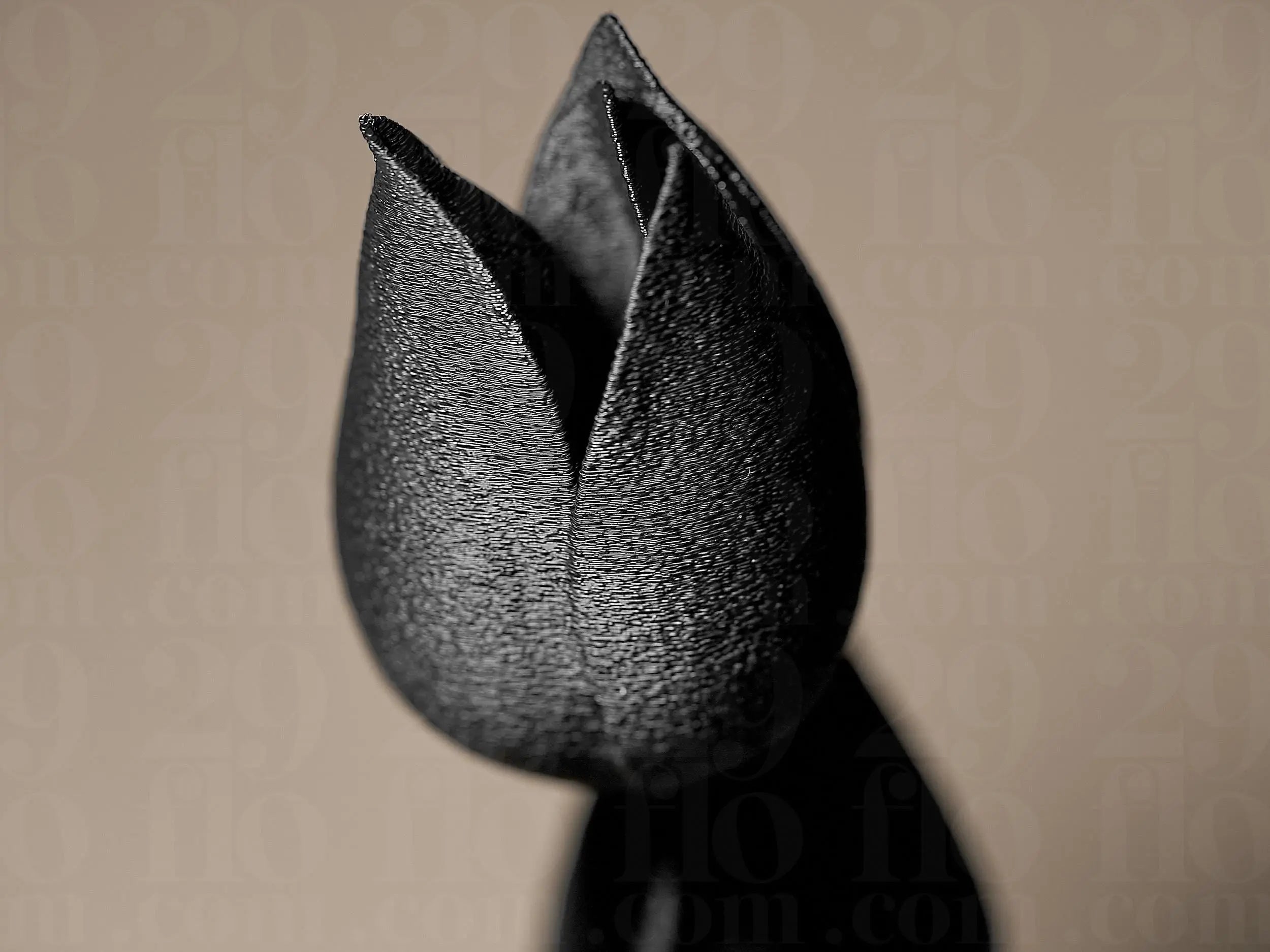 Tulip Decor Figurine | Moderne Tulpen Skulptur | Blumendeko in Schwarz | Minimalistische Wohnaccessoire Fehn-factory.de