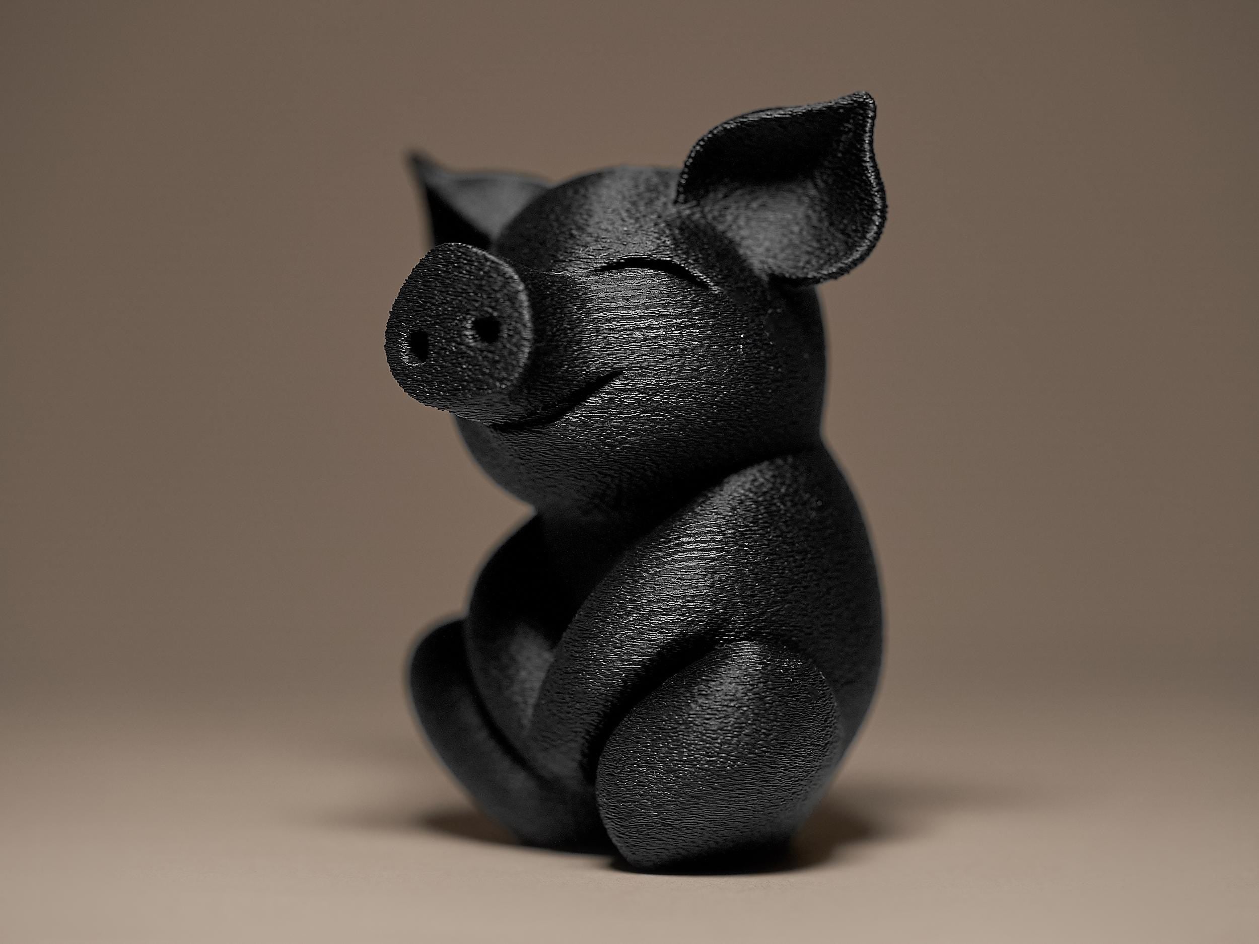 Cute Little Piglet Figurine | Glücksschwein Dekofigur | Verspielte Designfigur in Schwarz Fehn-factory.de