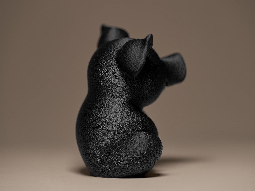 Cute Little Piglet Figurine | Glücksschwein Dekofigur | Verspielte Designfigur in Schwarz Fehn-factory.de