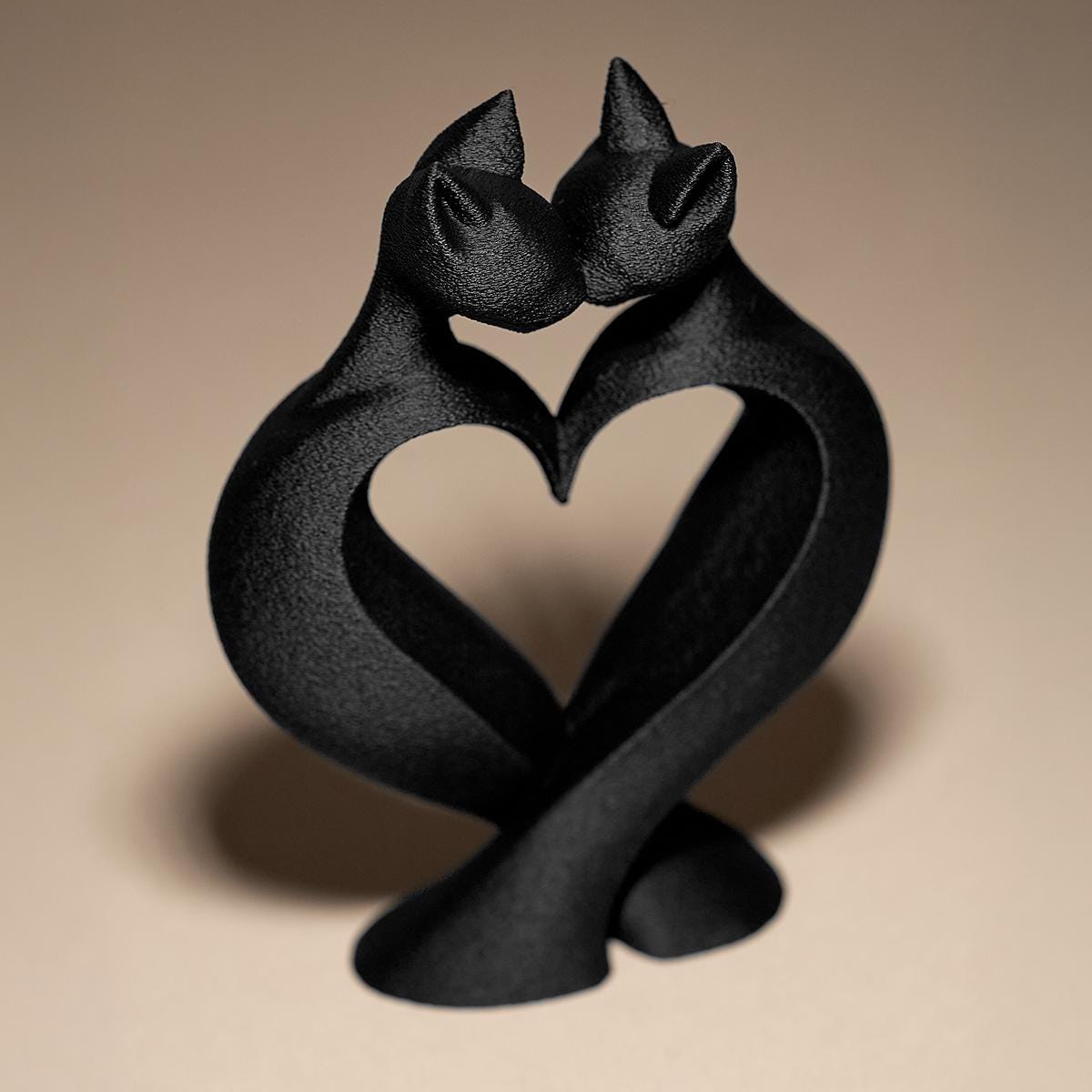 Cat's Love Statue | Katzen Herz Skulptur | Abstrakte Liebe Deko | Dark Art Kollektion