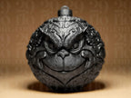 Grinch Weihnachtskugel | Ornamental Dark Art | Gothic Christbaumkugel | Deko Anhänger