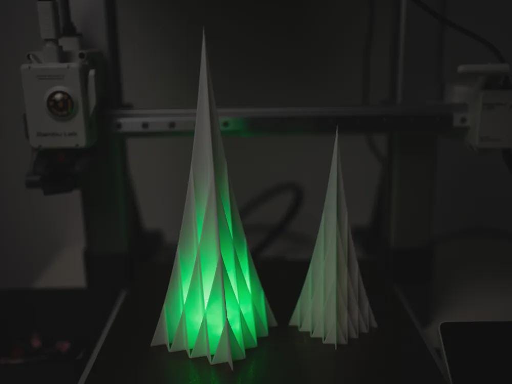 Geometrischer Weihnachtsbaum | Moderne LED Laterne | Falt-Design Deko | Minimalist