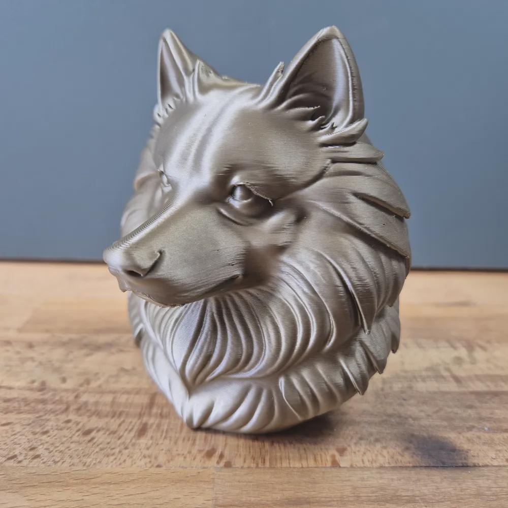 Wolfspitz (Keeshond) Büste / Realistic Wolfspitz (Keeshond) Bust – Handbemalt & Detailliert Fehn-factory.de