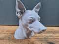 Miniatur-Pinscher Büste / Realistic Miniature Pinscher Bust – Handbemalt & Detailliert Fehn-factory.de