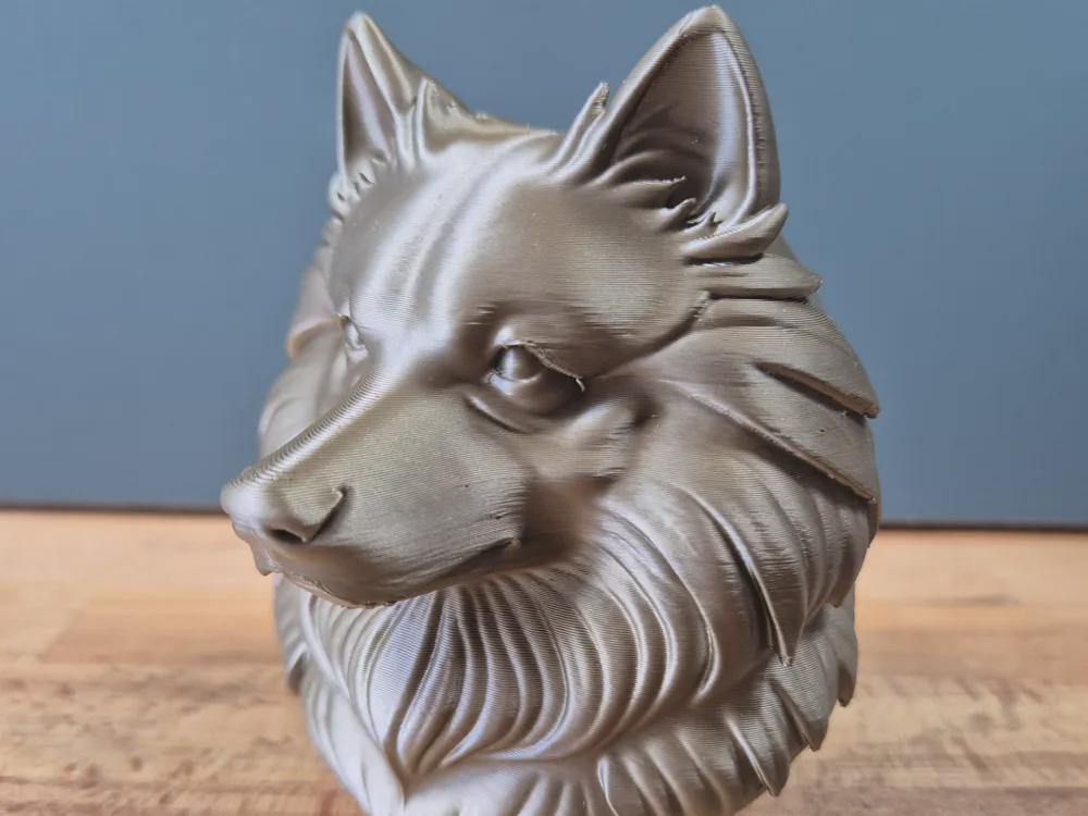 Wolfspitz (Keeshond) Büste / Realistic Wolfspitz (Keeshond) Bust – Handbemalt & Detailliert Fehn-factory.de