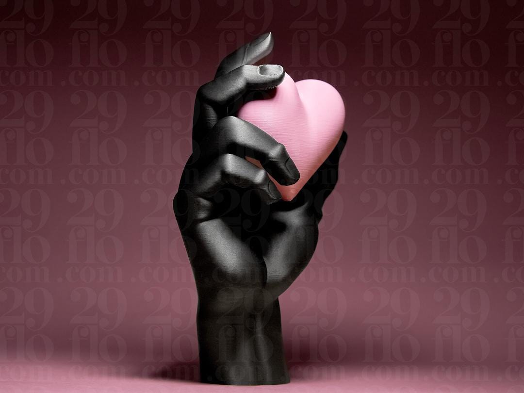 Hand hält Herz Skulptur | Hand Holding Heart Statue | Romantische Deko | Valentinstag Geschenk | Modern Art | Pink Heart - 18cm Fehn-factory.de