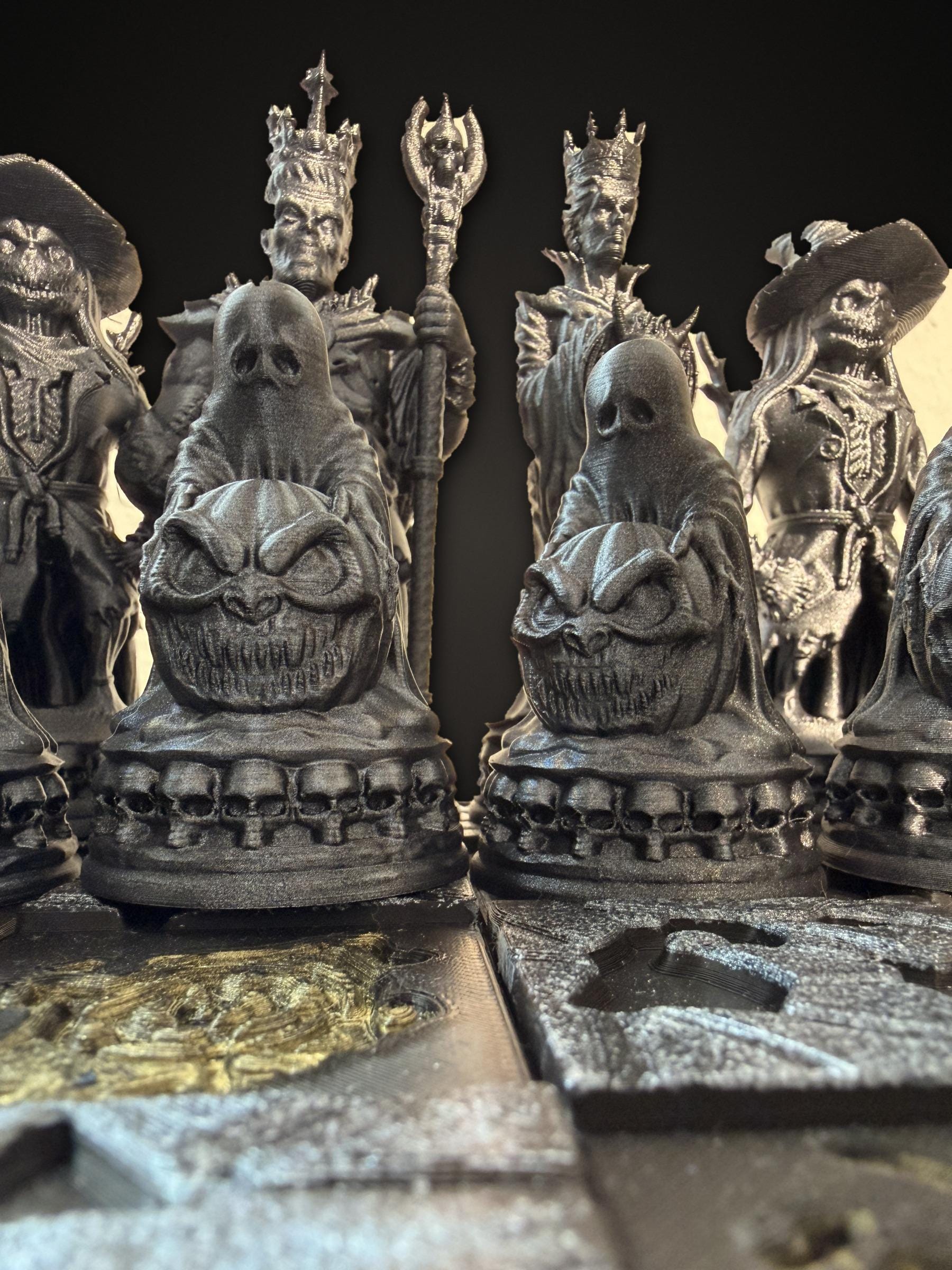 Halloween Chess Set Hand Painted – Gothic Chess Board with 32 Pieces – Witches, Ghosts & Haunted Castle – Horror Decor Gift FehnFactory