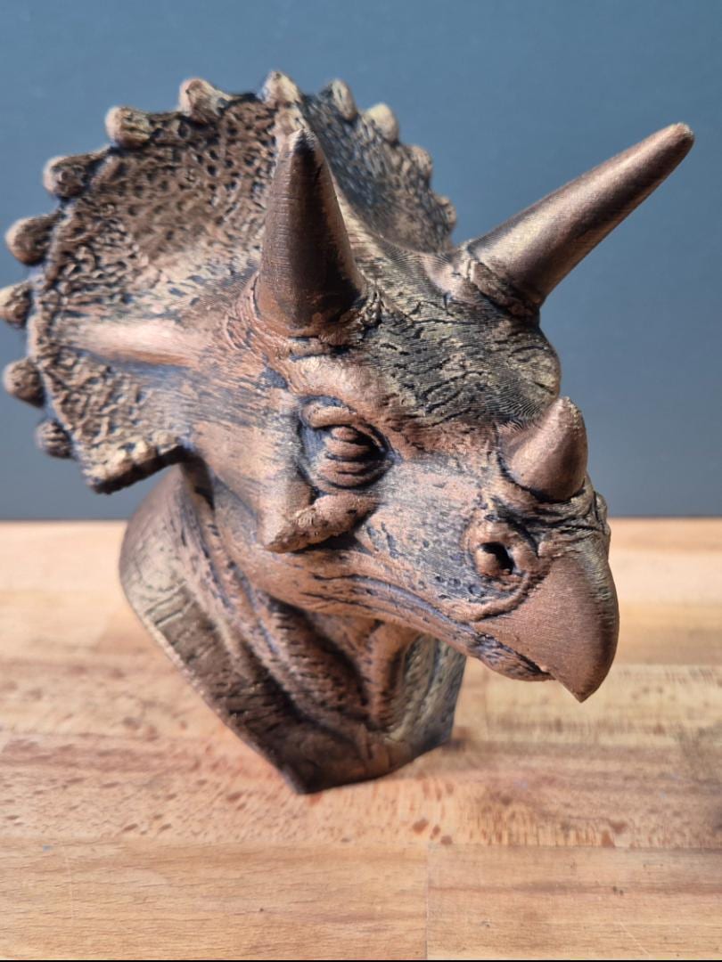 Triceratops – detailreiche Dinosaurierbüste mit drei Hörnern | 19 Farben & 3 Größen | Made in Germany