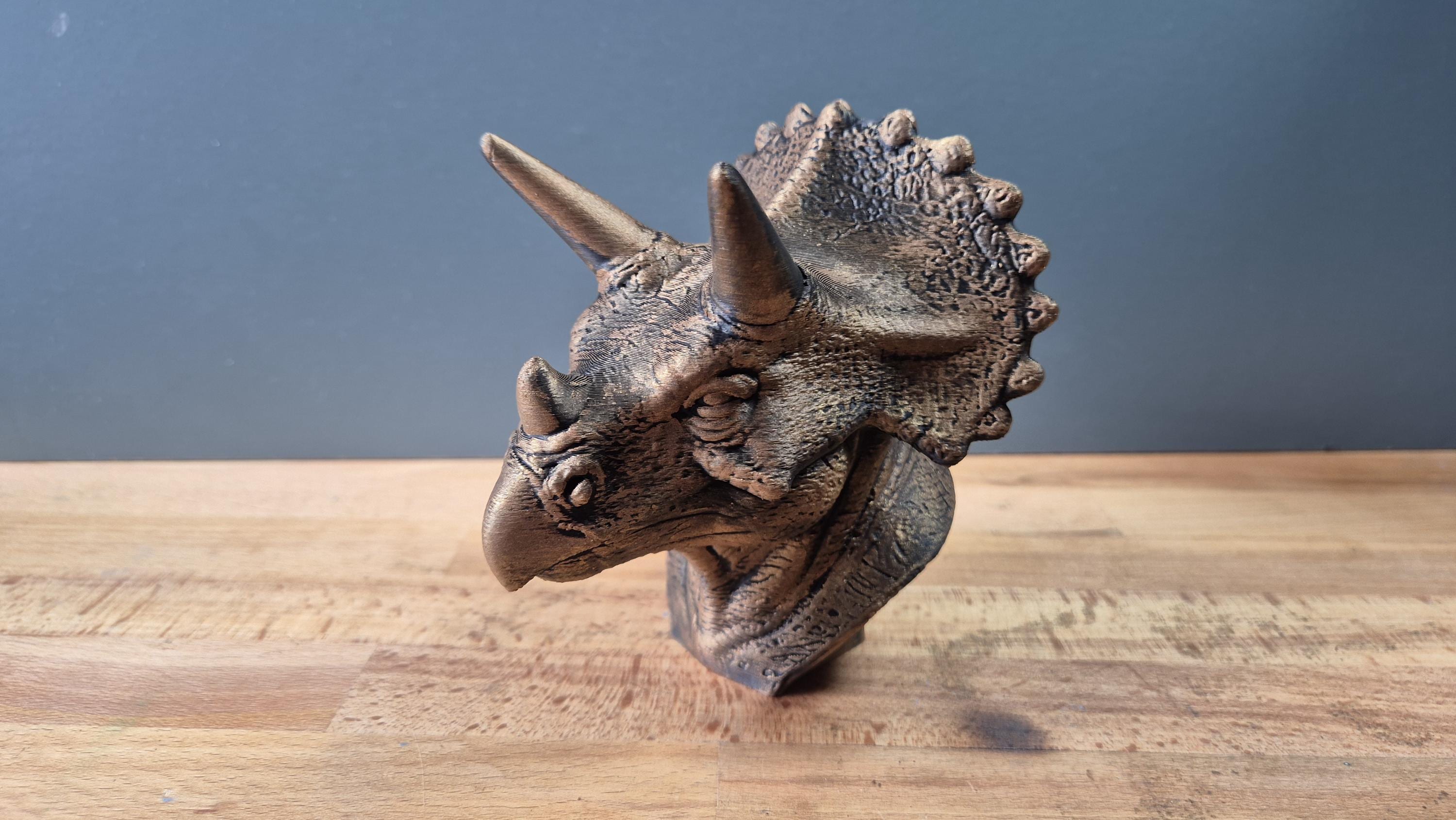 Triceratops – detailreiche Dinosaurierbüste mit drei Hörnern | 19 Farben & 3 Größen | Made in Germany