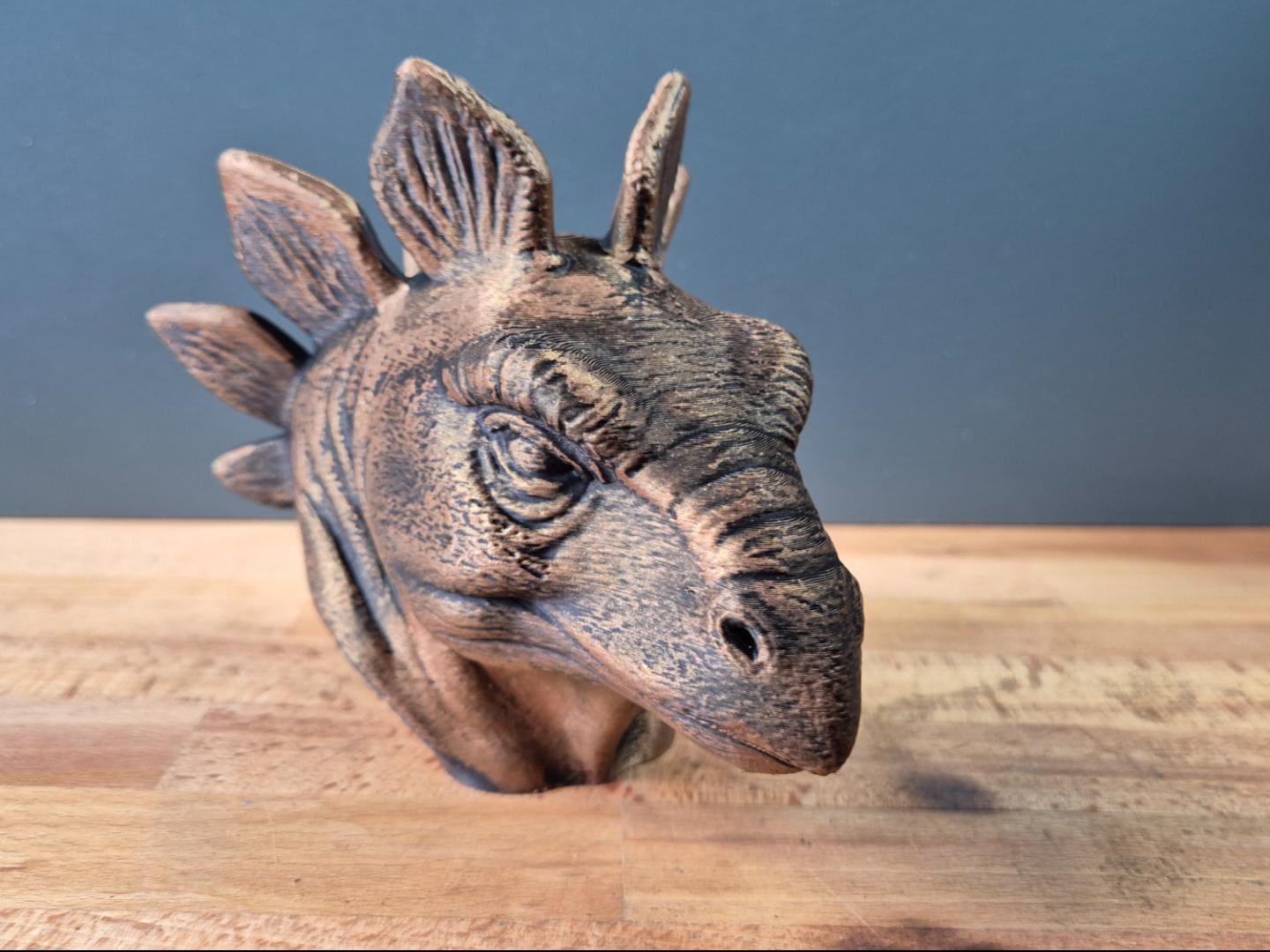 Stegosaurus – detailreiche Dinosaurierbüste mit Rückenplatten | 19 Farben & 3 Größen | Made in Germany