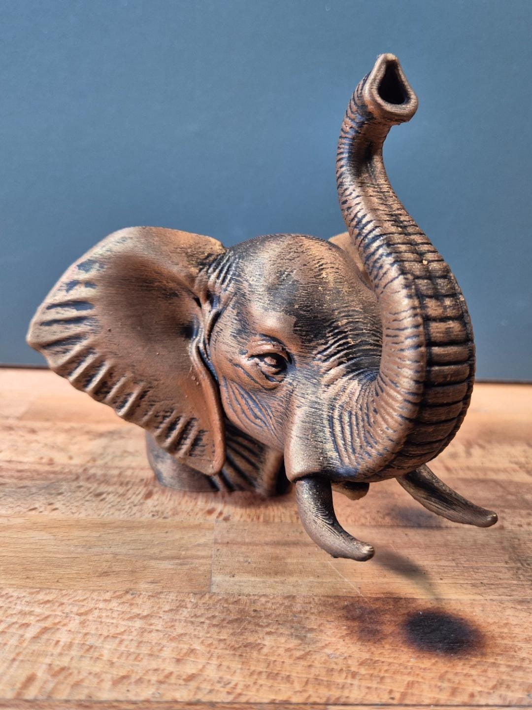 Afrikanischer Elefant – detailreiche Tierbüste mit erhobenem Rüssel | 19 Farben & 3 Größen | Made in Germany