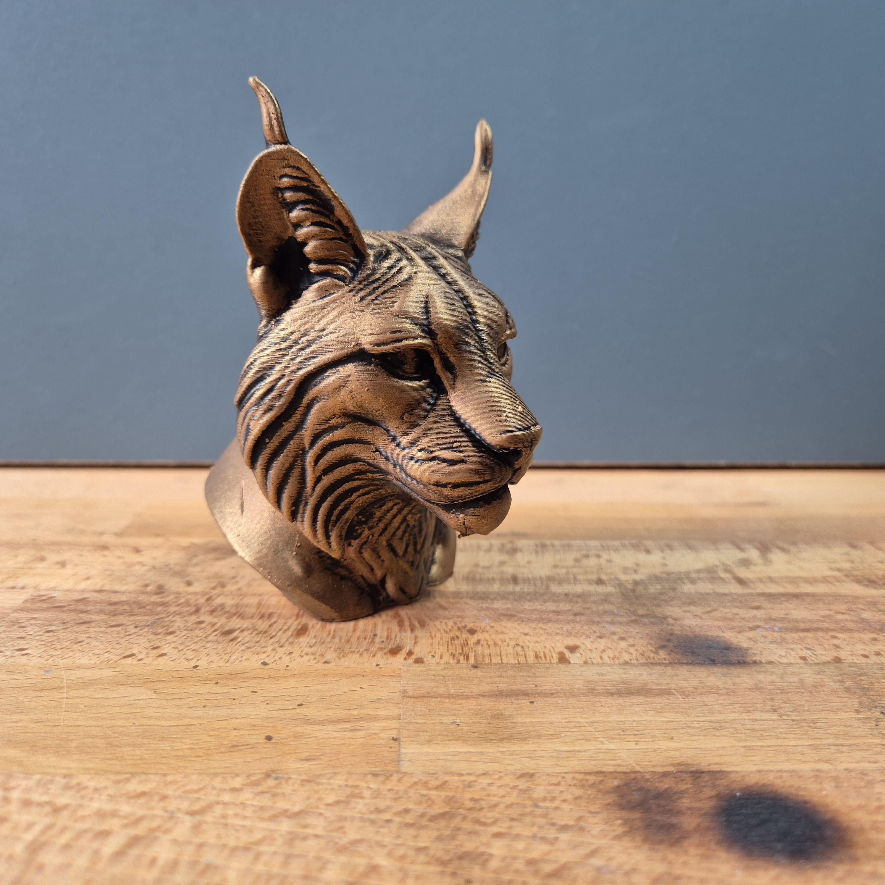 Luchs – detailreiche Wildkatzenbüste mit langen Ohrpinseln und Fellrelief | 19 Farben & 3 Größen | Made in Germany