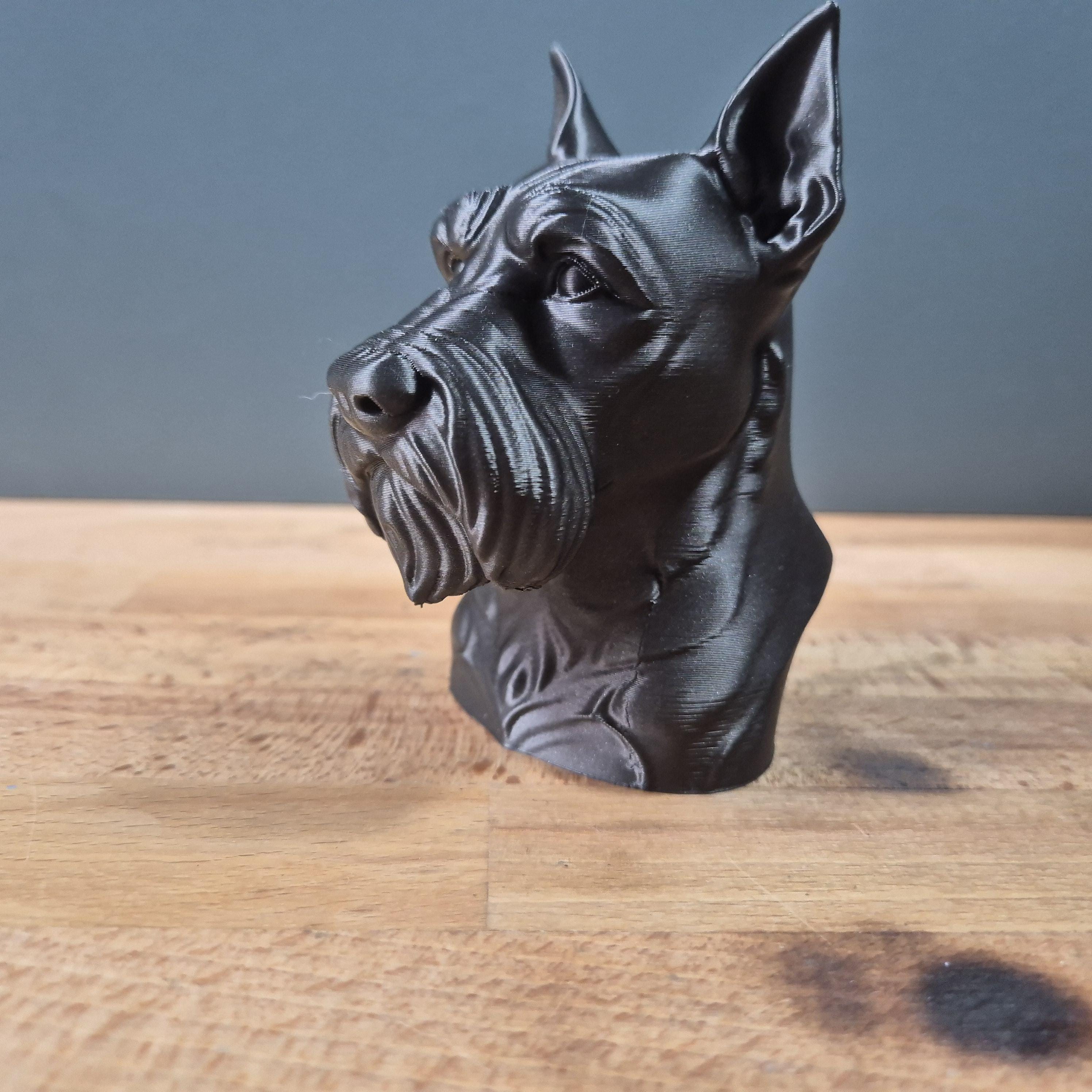 Schnauzer – detailreiche Hundebüste mit markanten Stehohren und Bart | 19 Farben & 3 Größen | Made in Germany