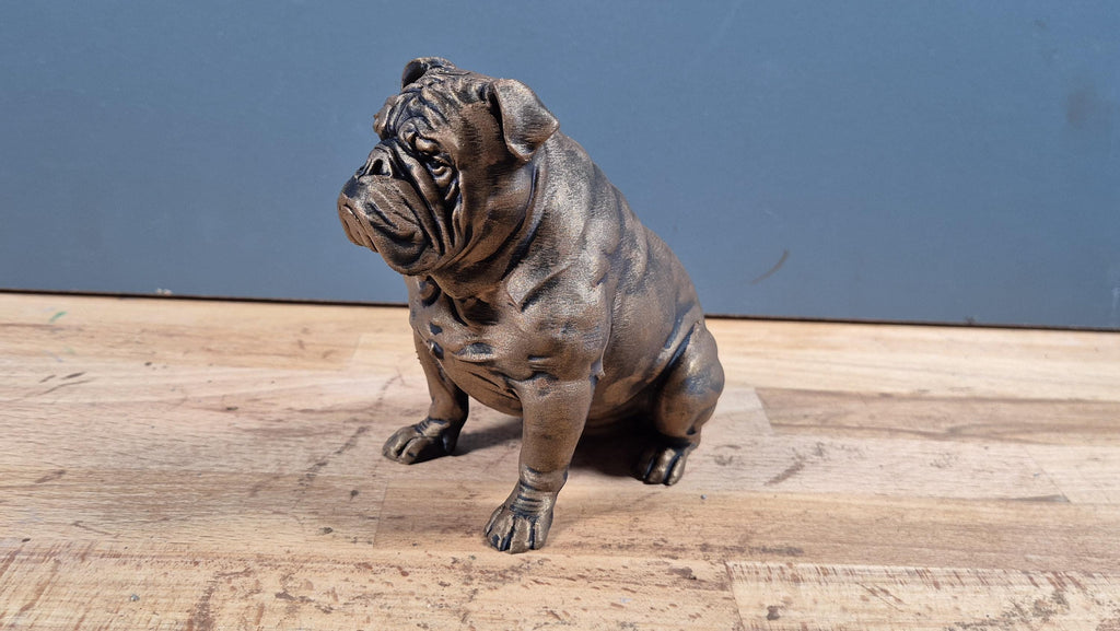 Englische Bulldogge – detailreiche stehende Hundefigur | 19 Farben & 3 Größen | Made in Germany