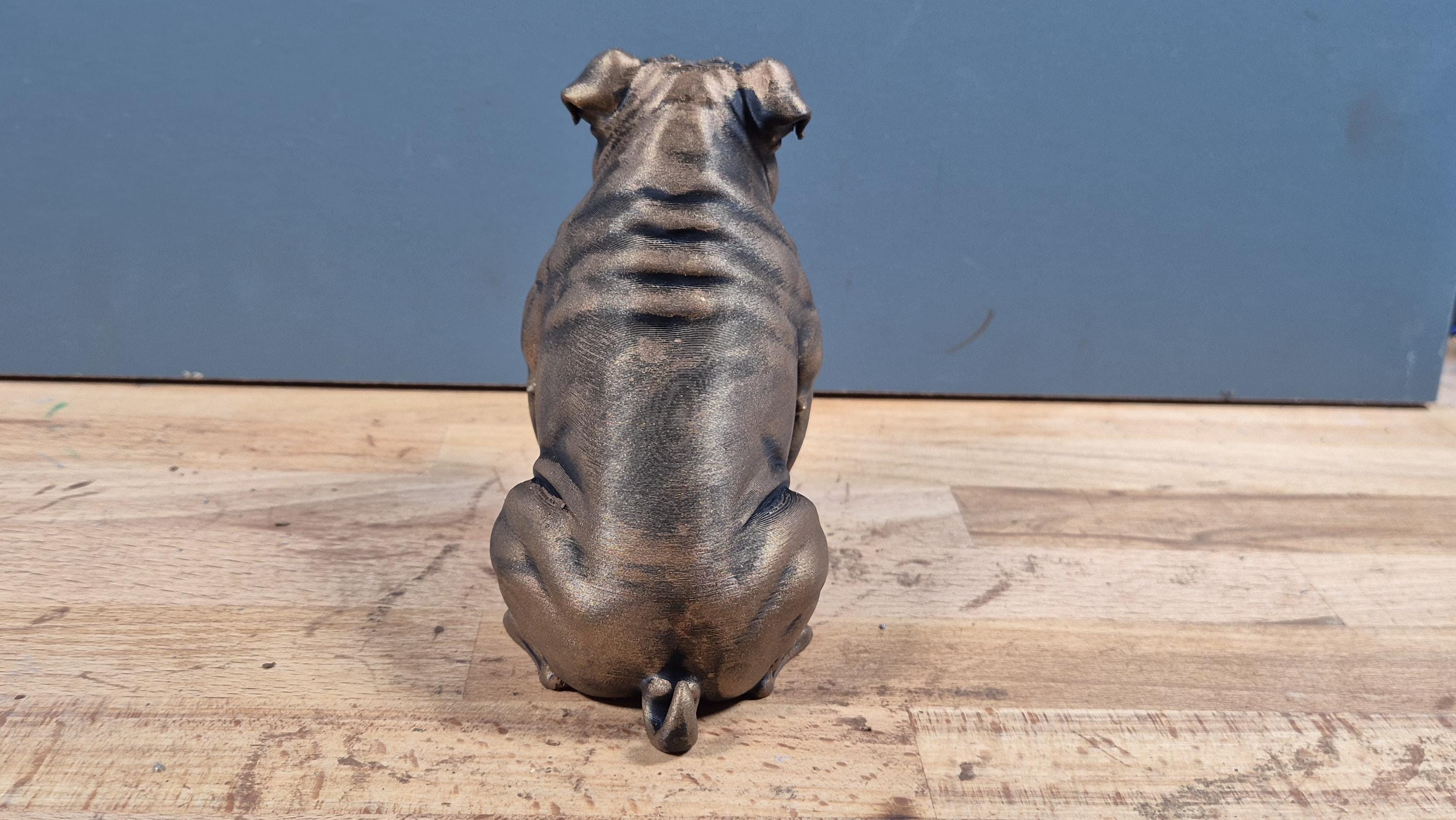 Englische Bulldogge – detailreiche stehende Hundefigur | 19 Farben & 3 Größen | Made in Germany
