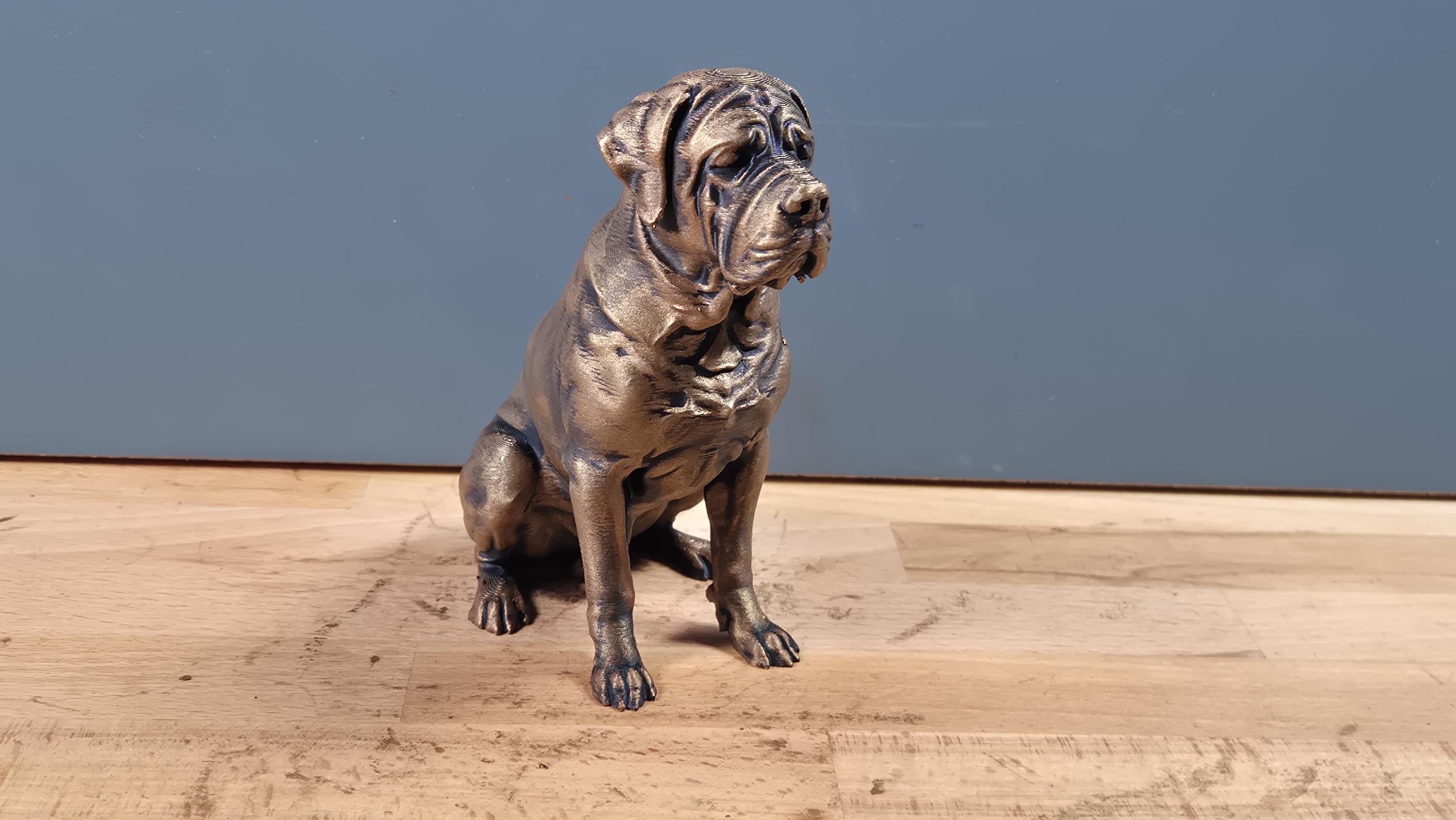 Englischer Mastiff – detailreiche sitzende Hundefigur | 19 Farben & 3 Größen | Made in Germany