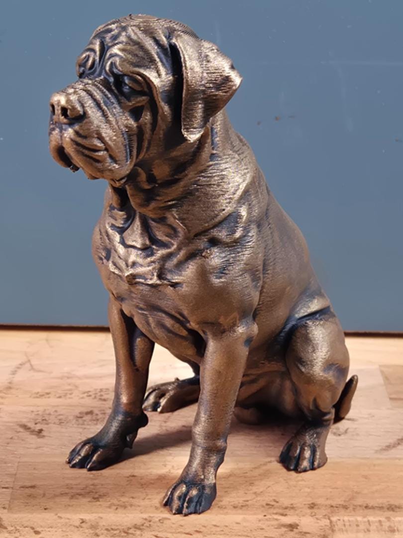 Englischer Mastiff – detailreiche sitzende Hundefigur | 19 Farben & 3 Größen | Made in Germany