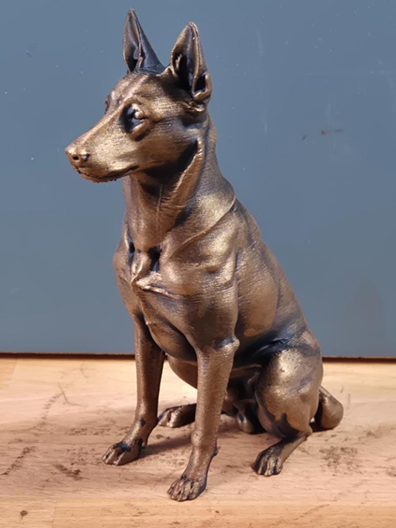 Belgischer Malinois – detailreiche sitzende Hundefigur | 19 Farben & 3 Größen | Made in Germany