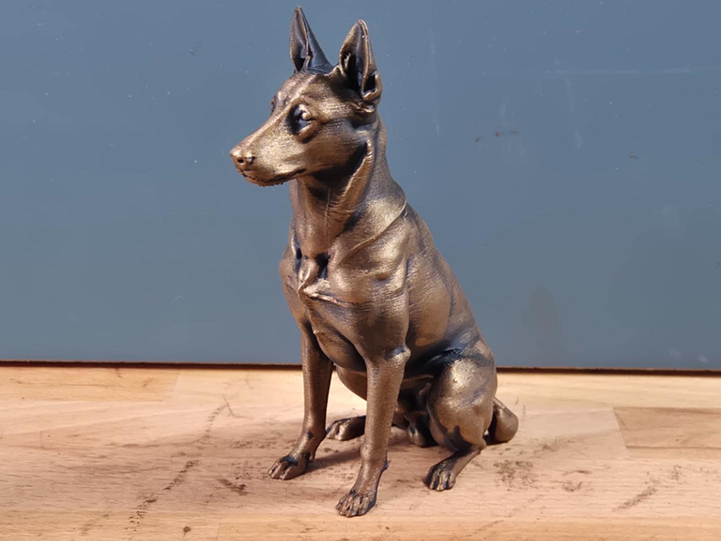 Belgischer Malinois – detailreiche sitzende Hundefigur | 19 Farben & 3 Größen | Made in Germany