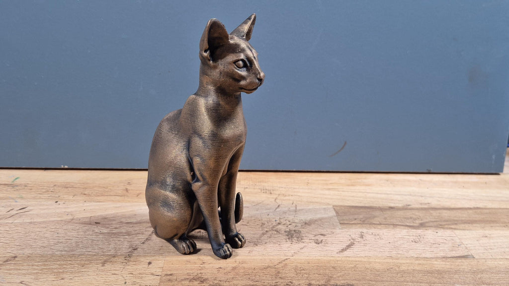 Abessinierkatze – elegante sitzende Katzenfigur | 19 Farben & 3 Größen | Made in Germany