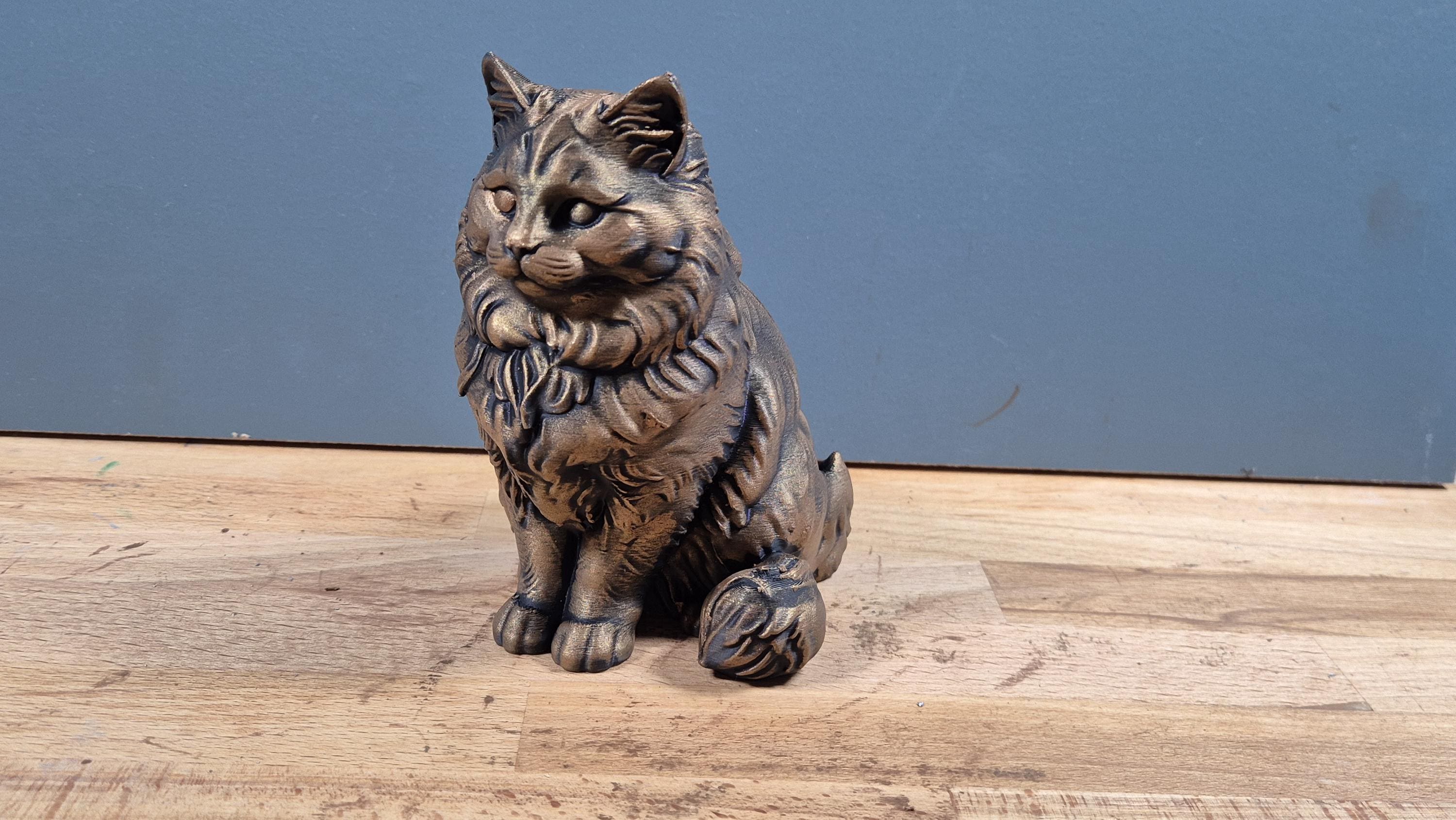 Sibirische Katze – detailreiche sitzende Katzenfigur | 19 Farben & 3 Größen | Made in Germany