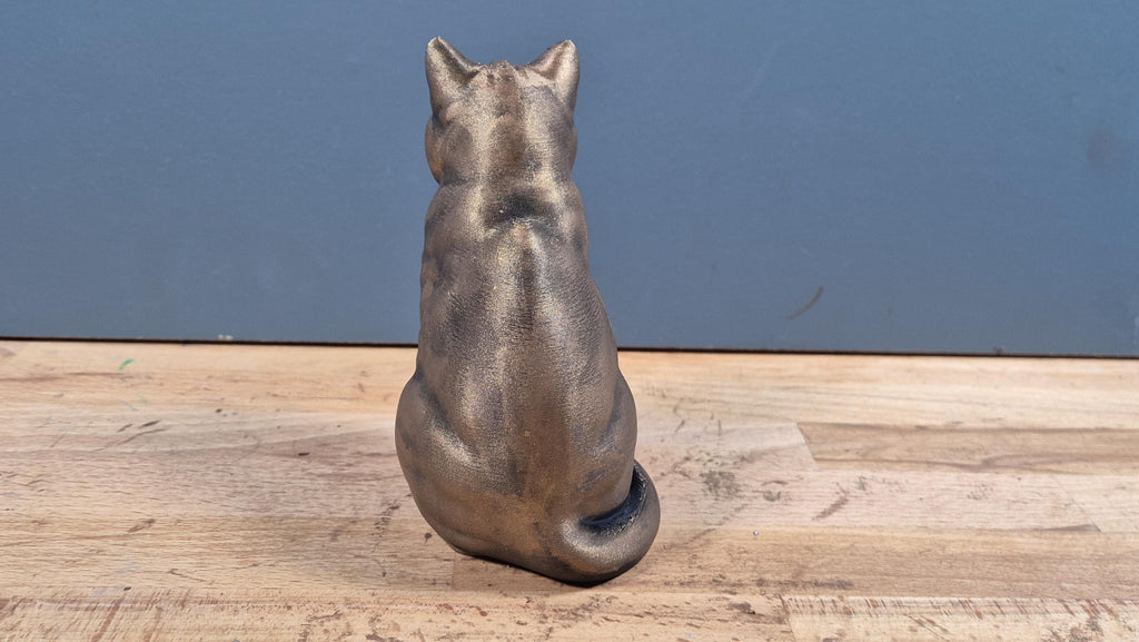 American Shorthair – detailreiche sitzende Katzenfigur | 19 Farben & 3 Größen | Made in Germany