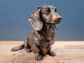 Langhaar-Dackel – charaktervolle sitzende Hundefigur mit Fellrelief | 19 Farben & 3 Größen | Made in Germany