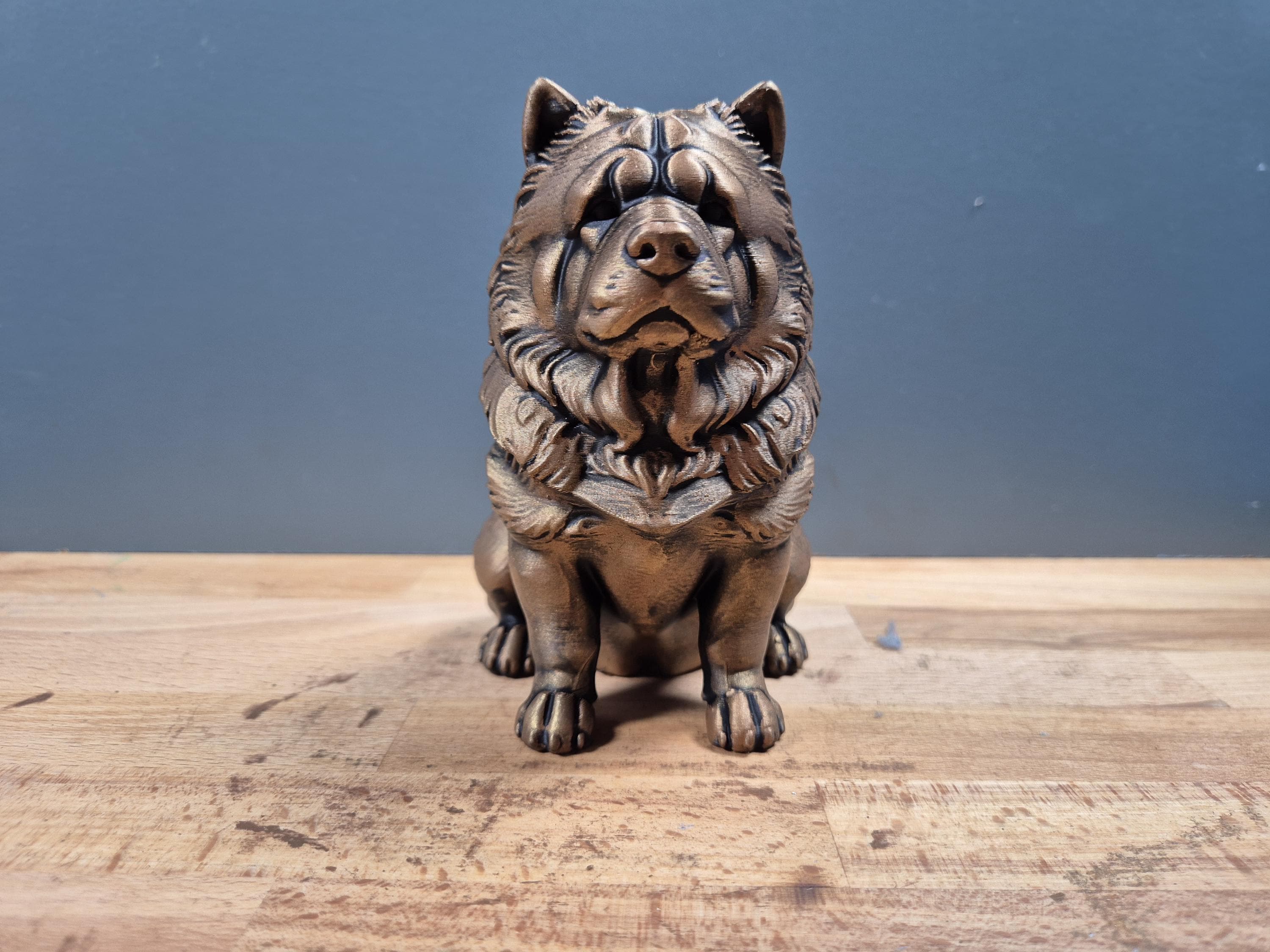 Chow-Chow – markante sitzende Hundefigur mit Löwenmähne | 19 Farben & 3 Größen | Made in Germany