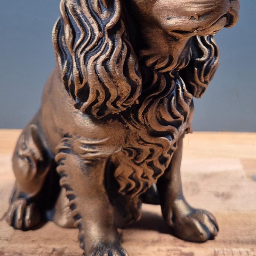 Cavalier King Charles Spaniel – elegante sitzende Hundefigur mit Wellenohren | 19 Farben & 3 Größen | Made in Germany