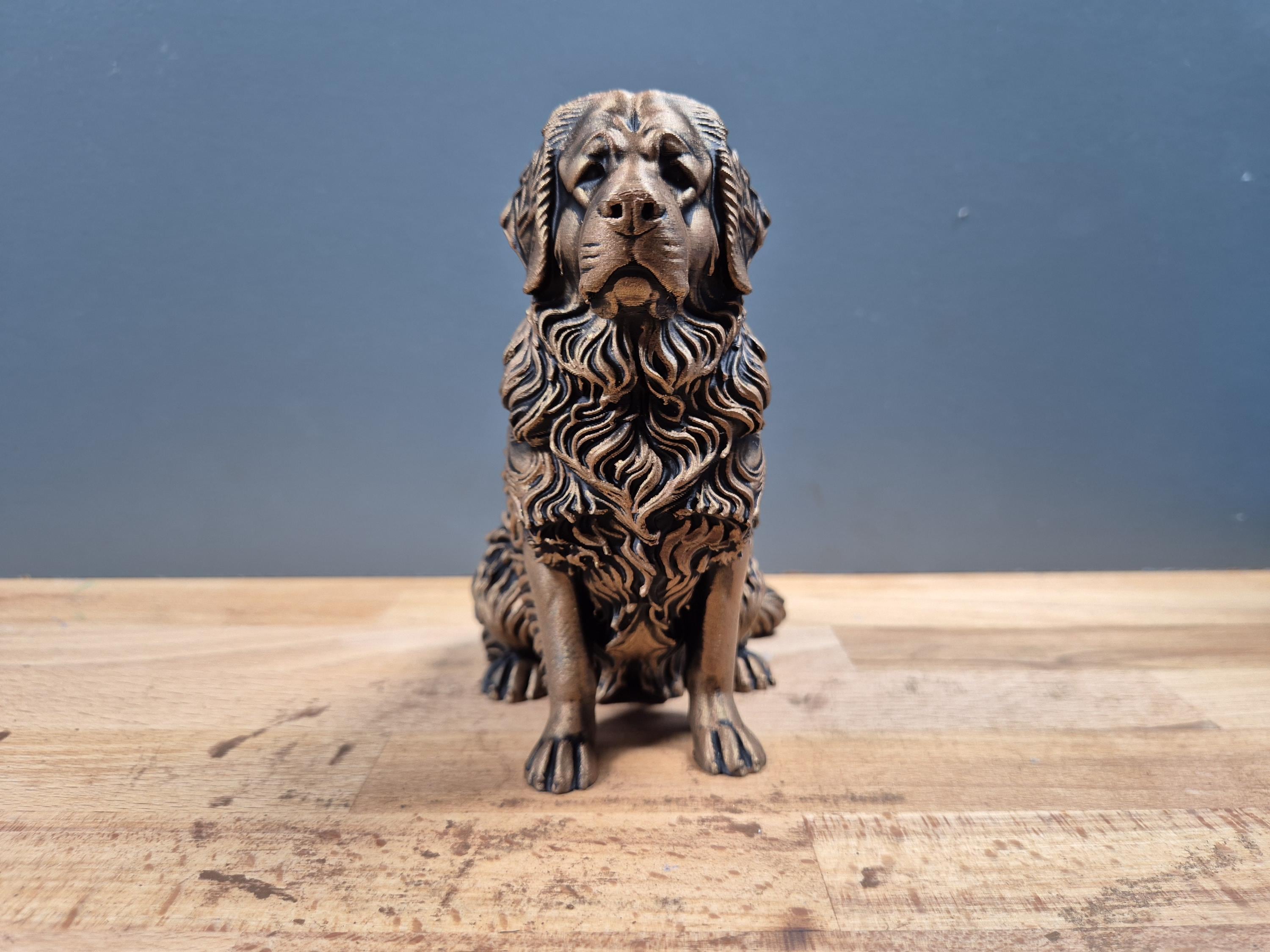 Neufundländer – sitzende Hundefigur mit langem Fell | Newfoundland Hund | 19 Farben & 3 Größen | Made in Germany