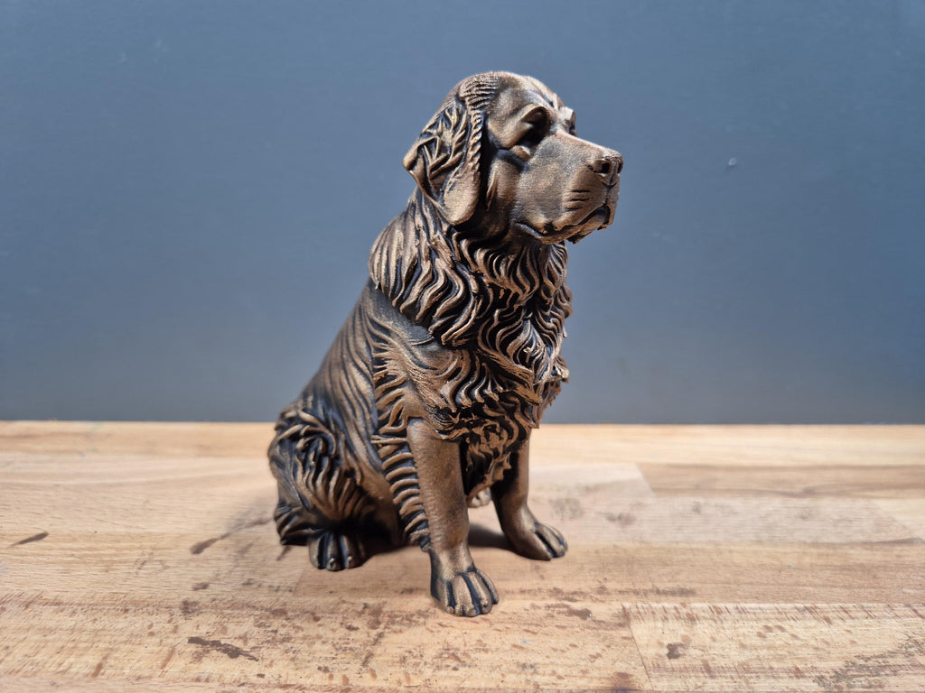 Neufundländer – sitzende Hundefigur mit langem Fell | Newfoundland Hund | 19 Farben & 3 Größen | Made in Germany