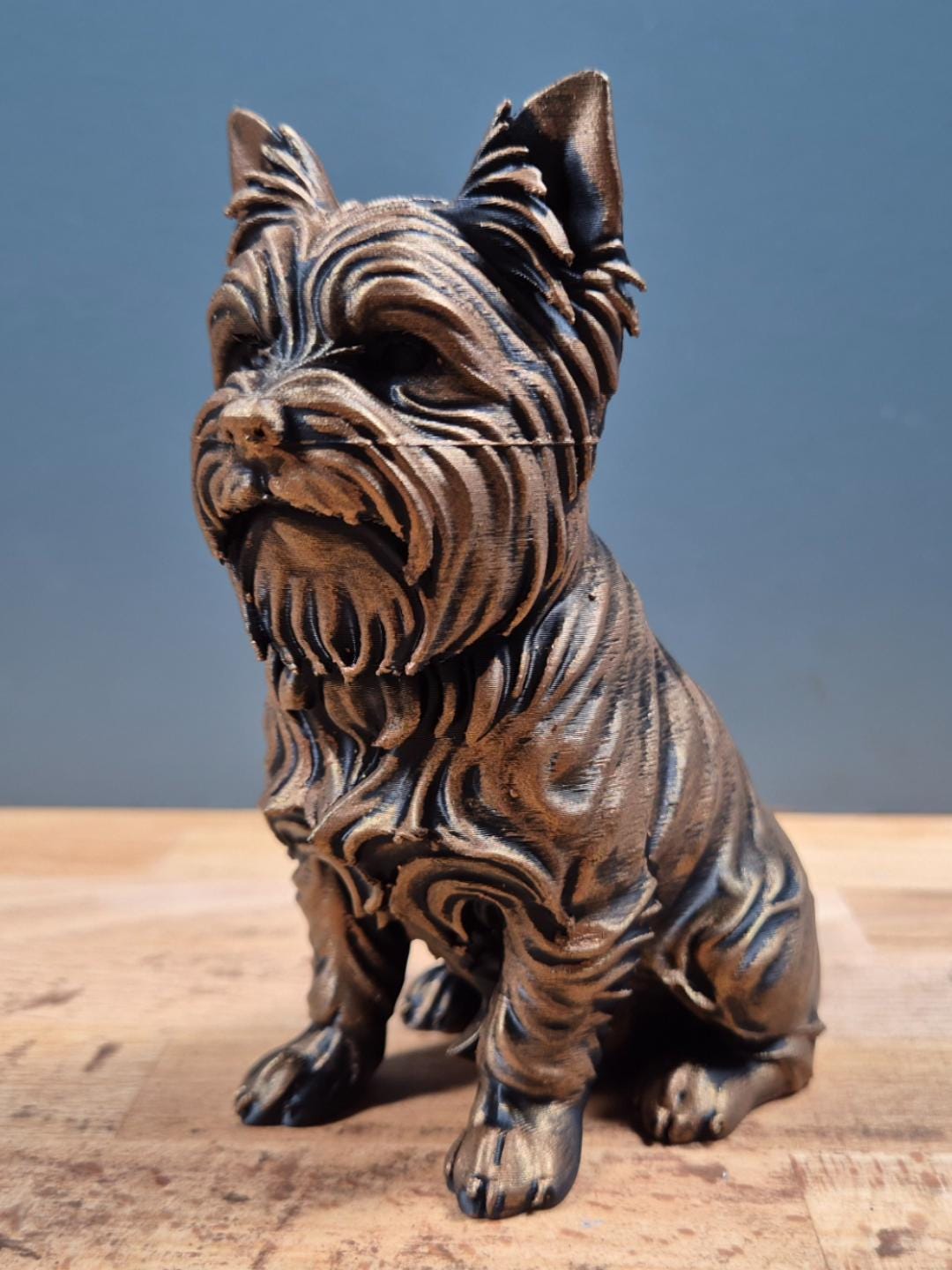 Yorkshire Terrier – sitzende Hundefigur mit langem Fell | Yorkie-Deko | 19 Farben & 3 Größen | Made in Germany