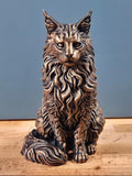 Maine Coon – sitzende Katzenfigur mit langem Fell | Katzen-Deko | 19 Farben & 3 Größen | Made in Germany