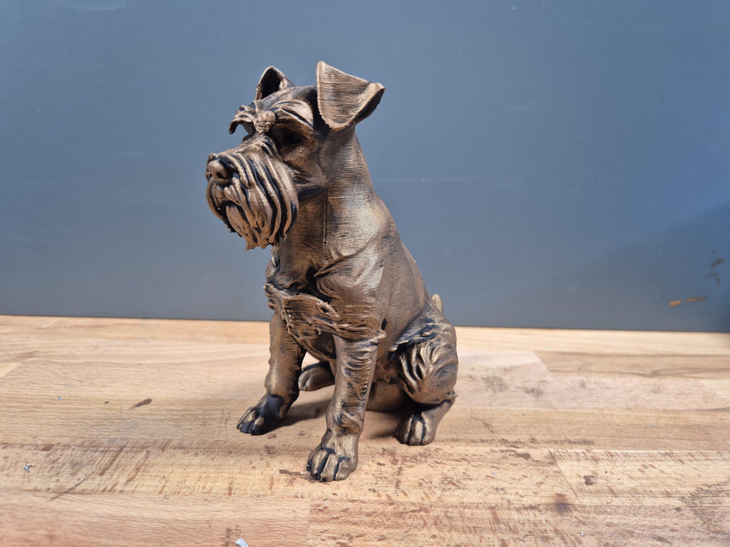 Zwergschnauzer – sitzende Hundefigur mit Bart | Mr.-Jay-Design | 19 Farben & 3 Größen | Made in Germany