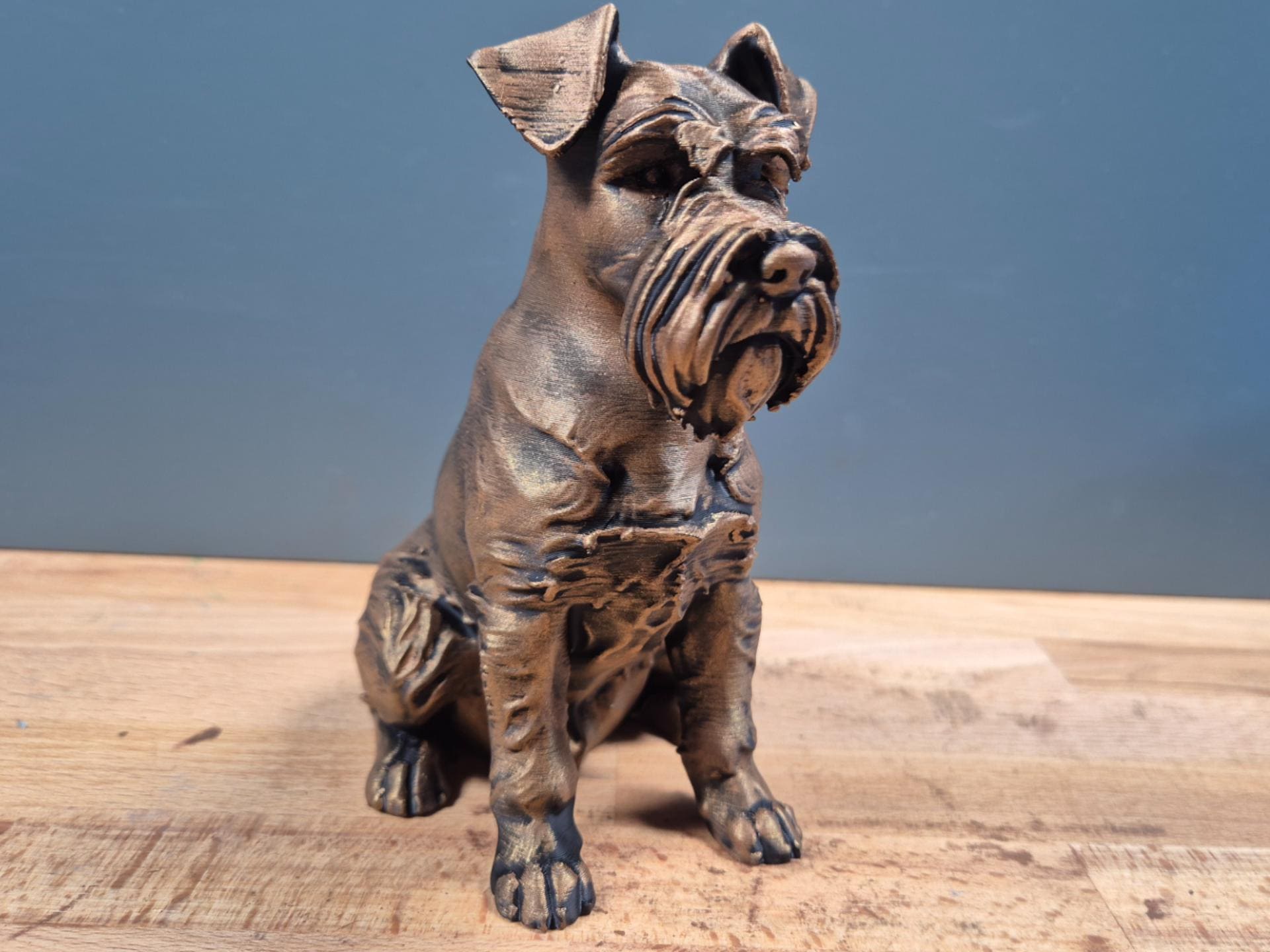 Zwergschnauzer – sitzende Hundefigur mit Bart | Mr.-Jay-Design | 19 Farben & 3 Größen | Made in Germany